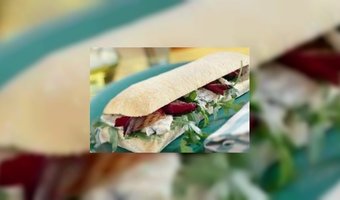 Ciabatta met gorgonzola en rode ui