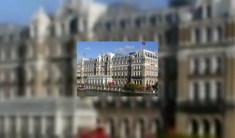 Bordje 'Te Koop' hangt weer eens aan Amstel Hotel