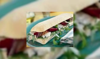 Ciabatta met gorgonzola en rode ui