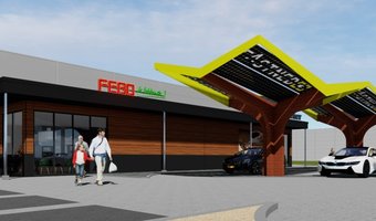 Elektrische auto opladen, snacken en lunchen