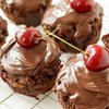 Chocoladetaartje met kers