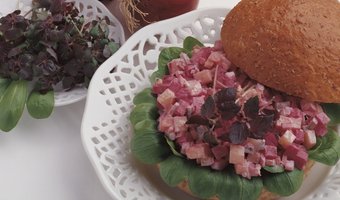Lunchbol met salade rode biet