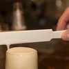 Uitbaatster café De Kwaker krijgt jubileumpenning