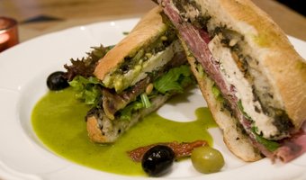 Ciabatta olijventapenade en beleg