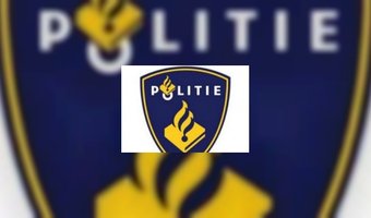 Vrouw licht B&B's op