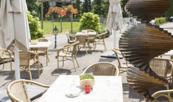 Uit eten gaan populaire bespaarpost onder Nederlandse vrouwen