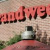 ‘Gevel Hilton Schiphol is brandgevaarlijk’