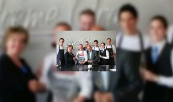 Crème Crue ontvangt award van IENS