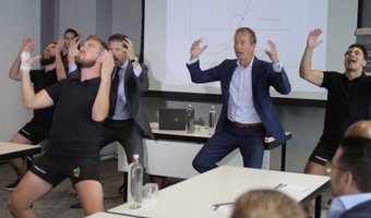 Vergaderen met een Yoga en Haka Break bij Postillion Hotels
