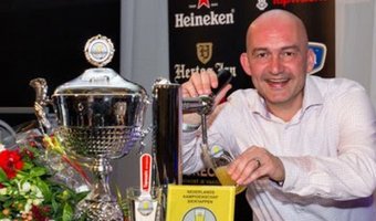 Frank Bruin van De Noot Horeca in Wijk aan Zee is de beste biertapper van Nederland