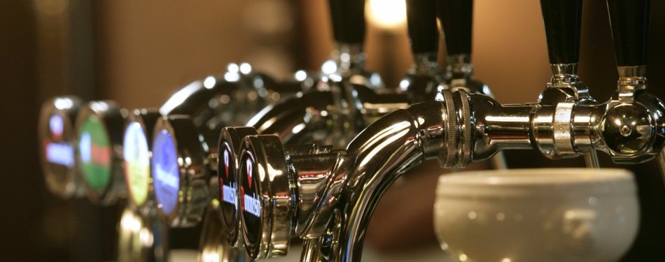 Jarig café geeft bier gratis weg