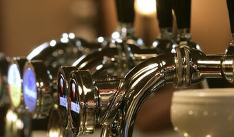 Jarig café geeft bier gratis weg