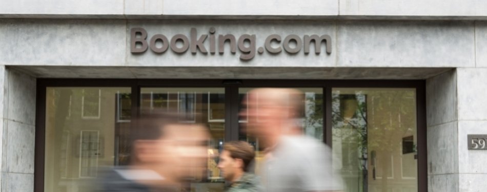 Booking.com stapt in taxibranche
