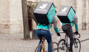 Deliveroo wil nu al voldoen aan wetgeving handheld telefoongebruik