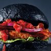 Zwarte burgers tijdens Halloween