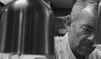 Chef-kok Marcel van Zomeren al dertig jaar achter dezelfde kachel