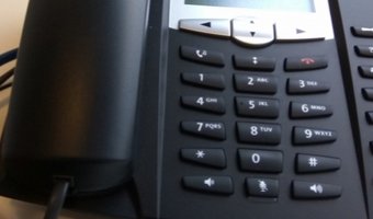 In dit restaurant eten de gasten van het scherm van hun smartphone