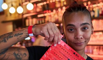Burgerbar viert vijfjarig bestaan tijdens festival in Rotterdam