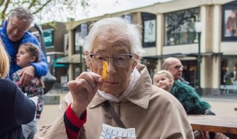 Bram Ladage zet ouderen opnieuw in het zonnetje