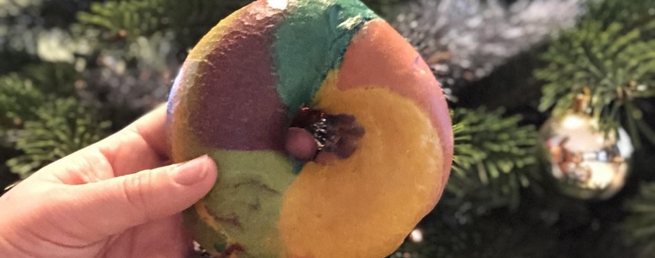 Speciale kleurrijke Christmas Bagel bij Bagels & Beans