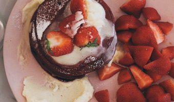 Frenchie Café: All day brunch en red velvet pancakes