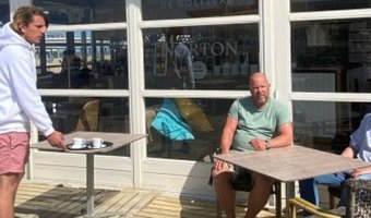 Strandtenten Nederlandse kust klaar voor anderhalvemetersamenleving