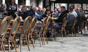Terrassen langer open vanwege corona? Groningse horeca hoopt van wel