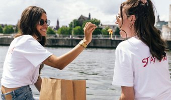 Op dit nieuwe eetadresje in Maastricht draag je een slabber!