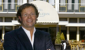 Chris Luken: hotelmagnaat in wording