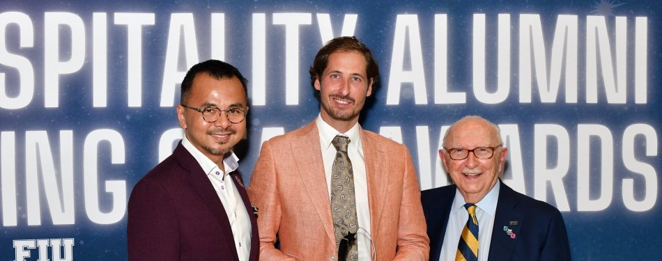 Alexander Claus ontvangt 'Hospitality Alumni Rising Star Award 2021'