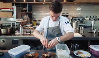 CBS: voornamelijk jongeren hebben horeca verlaten