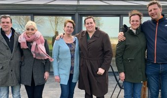 6 mei gaat Bed & Breakfast naar een kerkgebouw, een pipowagen en een paardenfokkerij