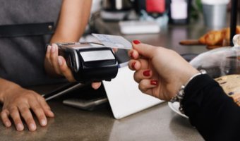 Themamaand Financiën: Welke betaalopties zijn er voor jouw café? En wat kost het?