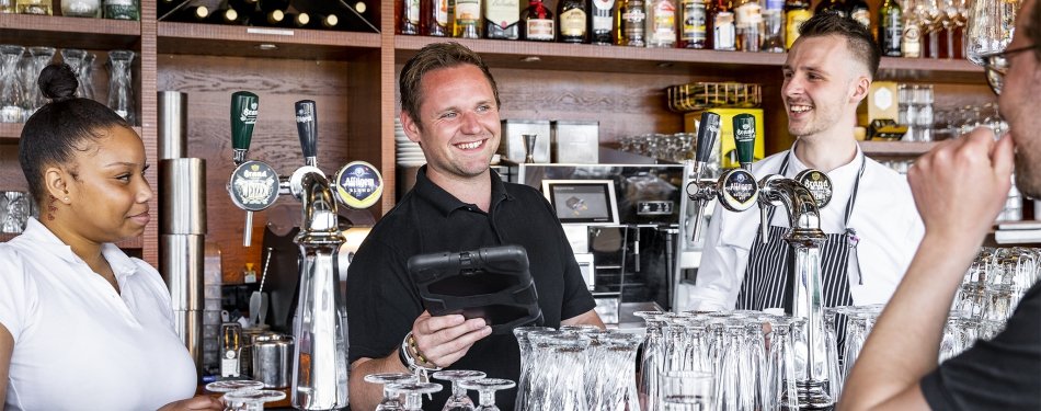 Goede werksfeer belangrijker dan salaris voor jong personeel in de horeca