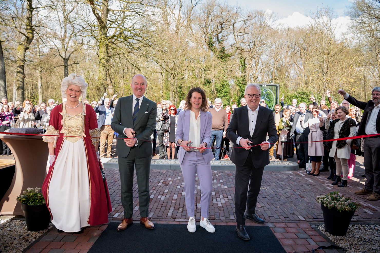 Parkhotel Tjaarda feestelijk geopend