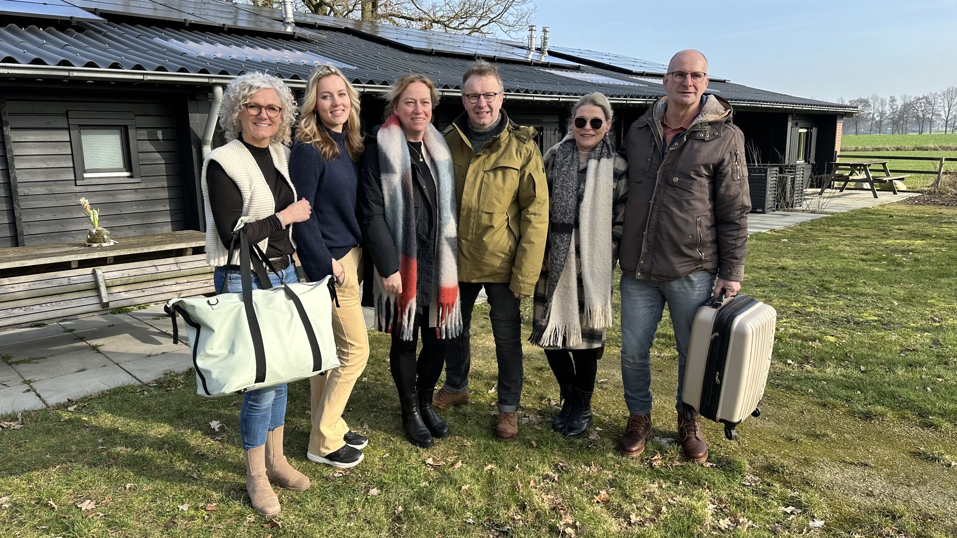 Bed & Breakfast gaat op 5 juni naar alpacaboerderij, kapsalon en kippenschuur