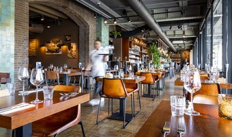 Starten en groeien in de horeca: De crúciale rol van restaurantpersoneel