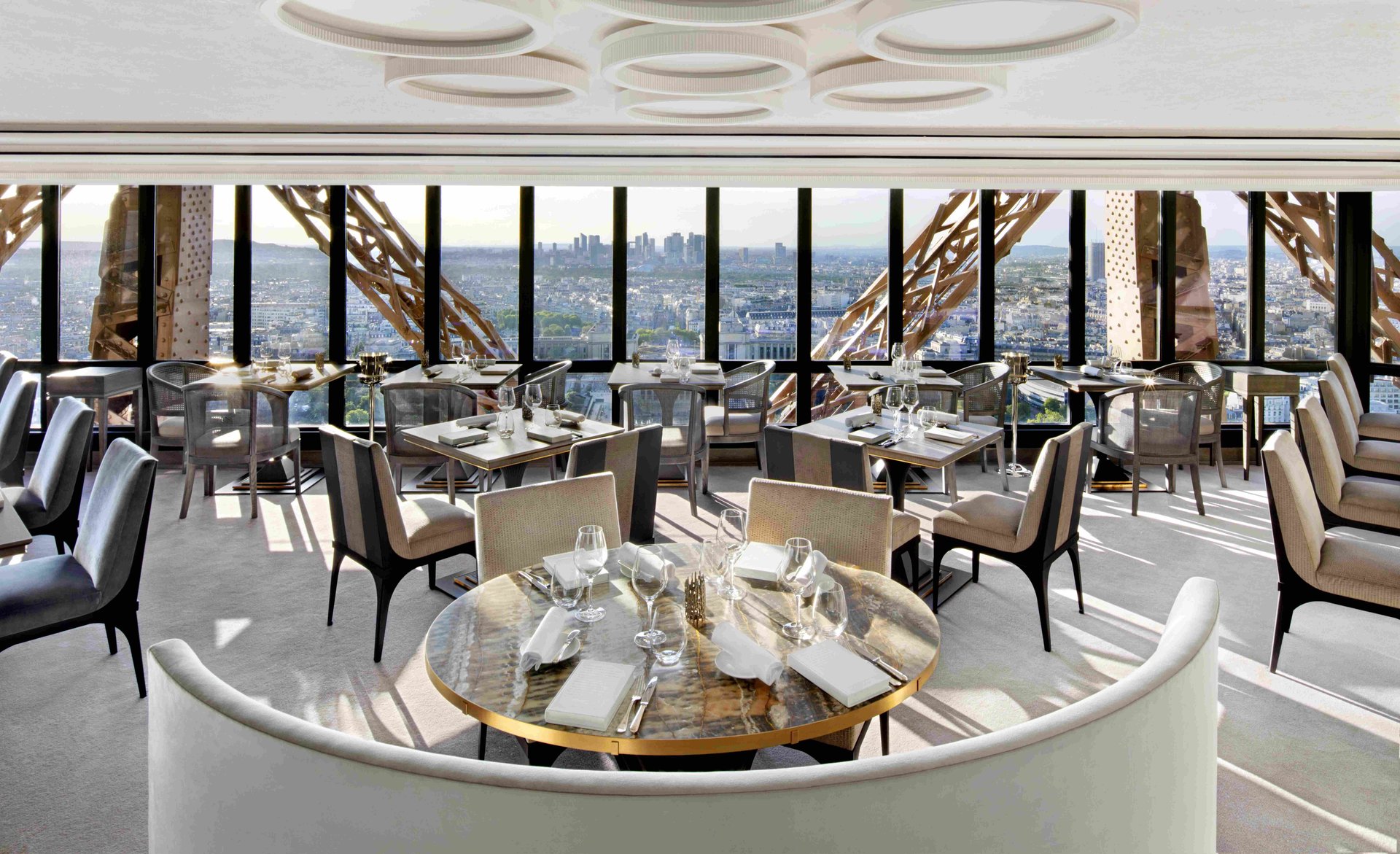 Le Jules Verne in de Eiffeltoren ontvangt voor de eerste keer twee Michelinsterren