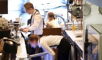 Deel horecalonen stijgt per 1 juli 2024 naar nieuw minimumloon