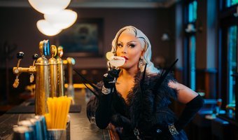 Booking en Sofitel Legend The Grand slaan handen ineen met drag-icoon voor Pride