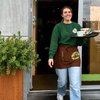 Jonge onderneemster Jnana Vos heropent Bagels & Beans Veemkade