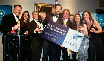 Yaron Jansen wint F&B Professional of the Year Award 2025