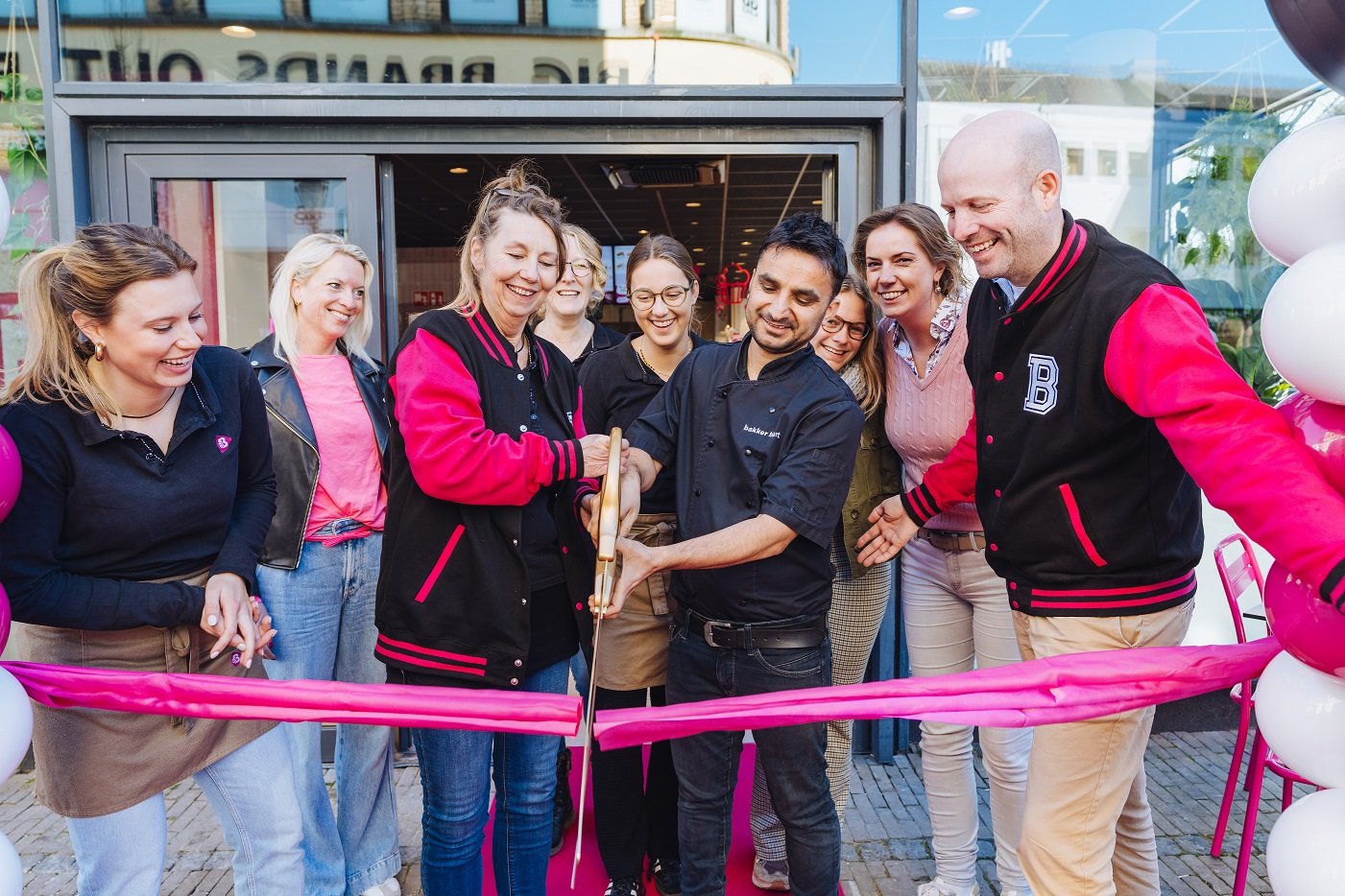 Bakker Bart Venlo Lomstraat opent nieuwe winkel - een deurtje verder
