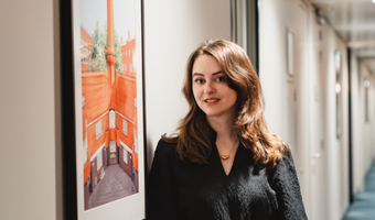 Kunst geïnspireerd op de Amsterdamse School siert Doubletree by Hilton Amsterdam Centraal Station