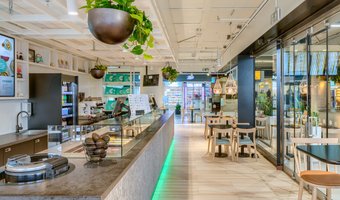 Poké Perfect opent grootste vestiging ooit op Schiphol Plaza