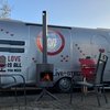 De originele 'All You Need Is Love' caravan is te boeken als B&B