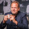 Ricardo Eshuis - Bediening: als vakkenvullen met een dienblad