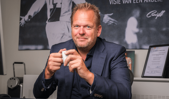 Ricardo Eshuis - Bediening: als vakkenvullen met een dienblad