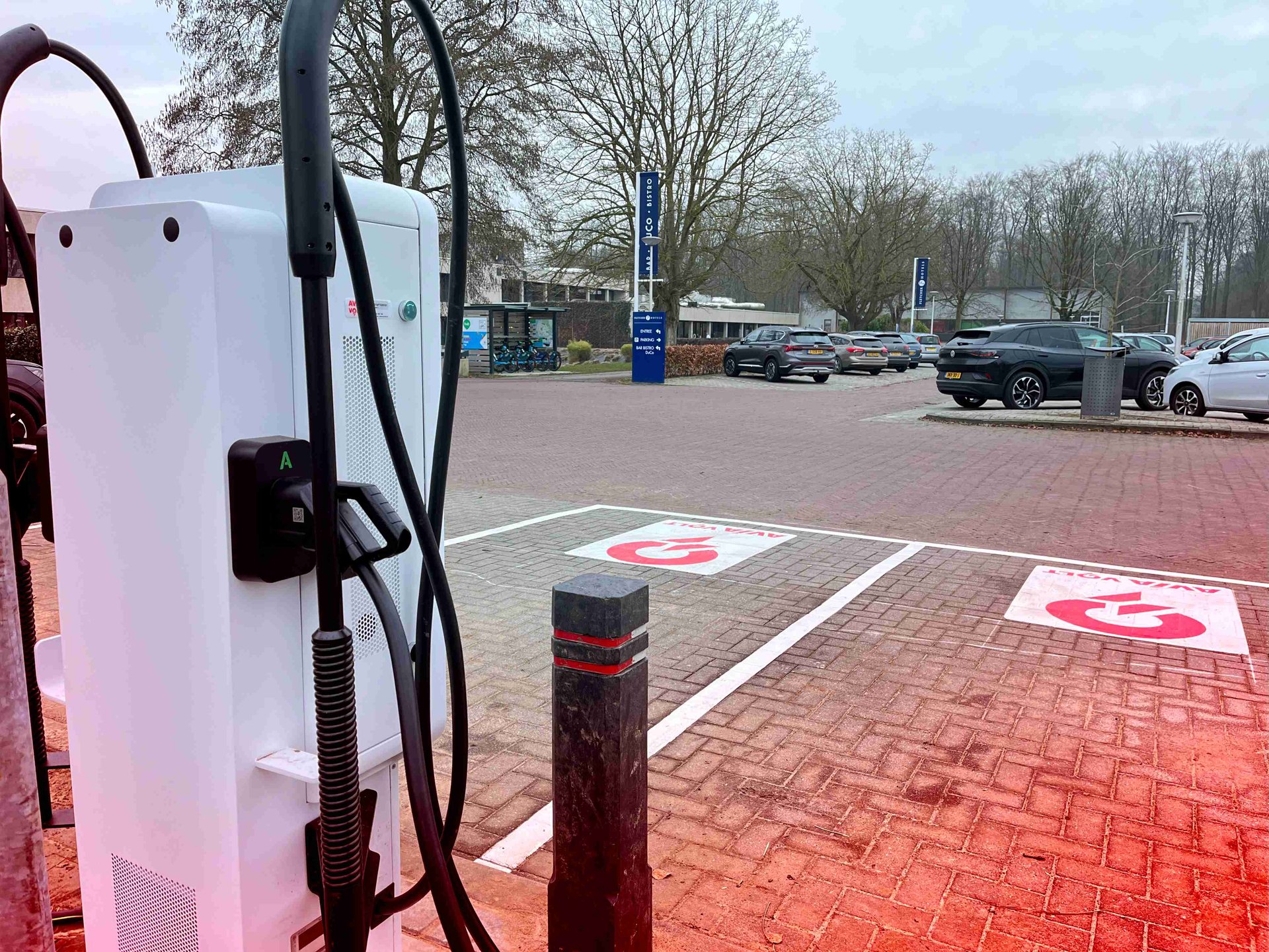 AVIA VOLT en Fletcher Hotels starten landelijke uitrol van DC-snelladers bij hotels