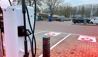 AVIA VOLT en Fletcher Hotels starten landelijke uitrol van DC-snelladers bij hotels